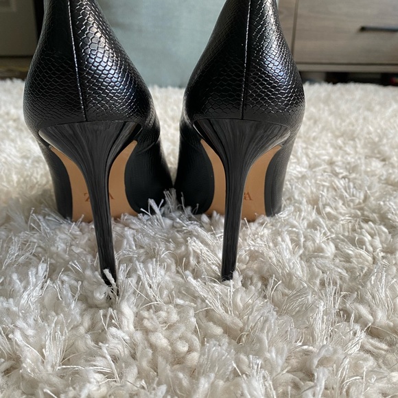 Black heeled shoes. Animal print exterior. High stiletto heel. Pointed toe. - Picture 2 of 7